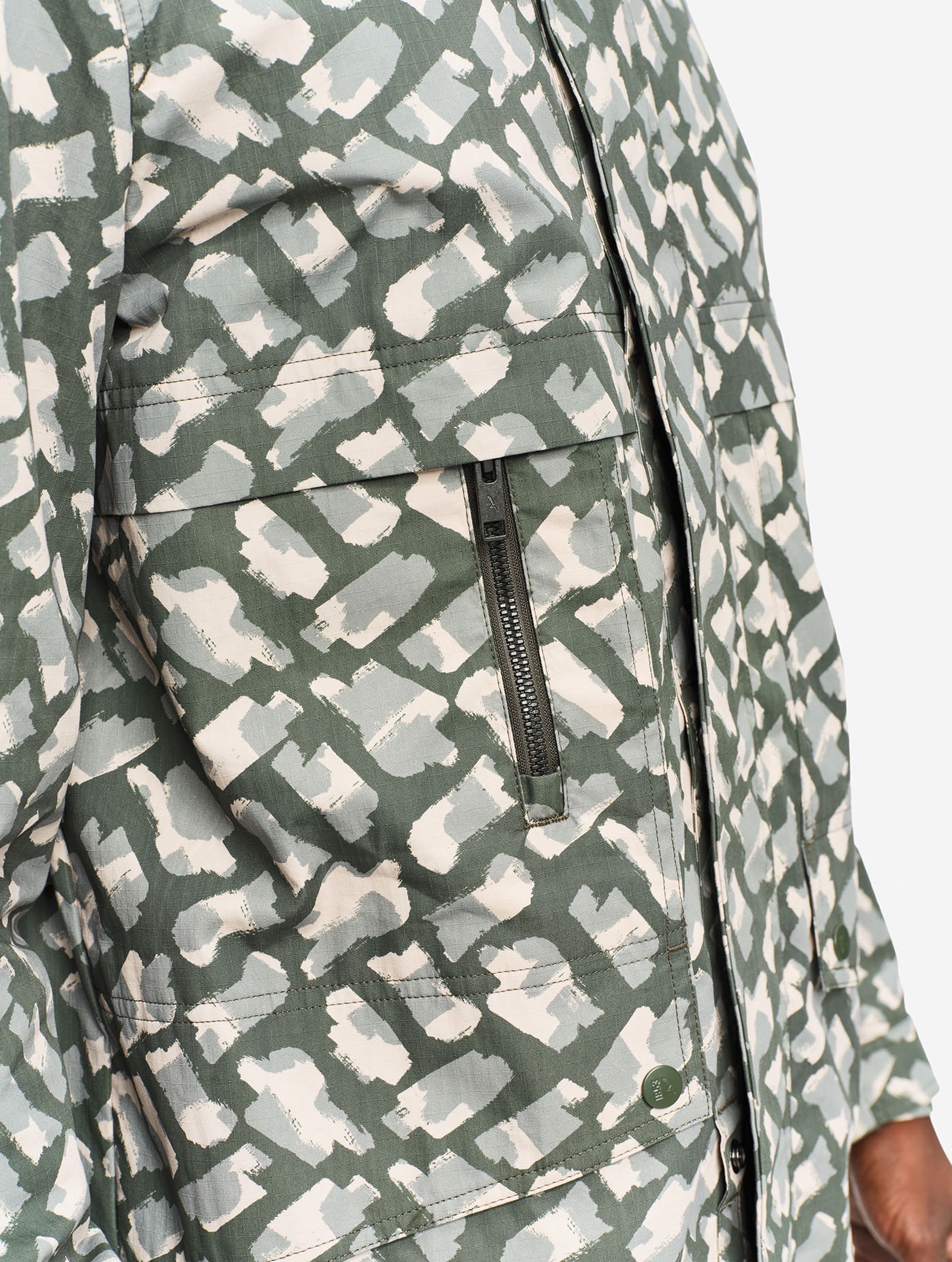 メンズ 撥水 カモフラージュ テックジャケット ZBHBT19 - AIGLE